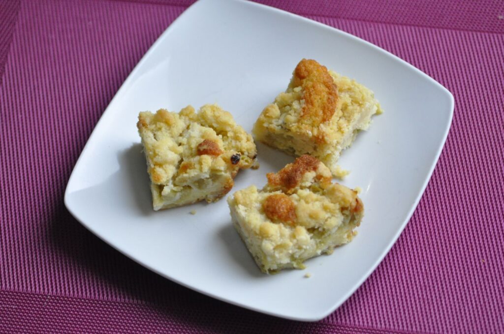 Streusel à la rhubarbe : une recette de moelleux au crumble à découvrir.
