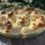 Gratin de chou-fleur aux œufs durs : une recette populaire dans les cantines scolaires françaises