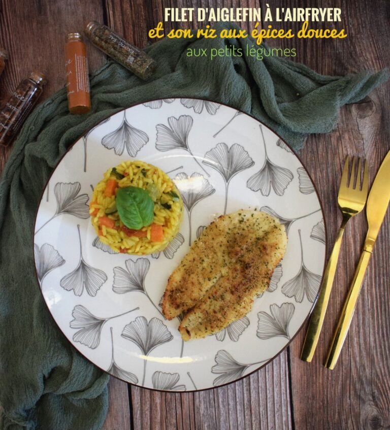 Filet d’aiglefin cuit à l’airfryer accompagné de riz aux épices douces et légumes.