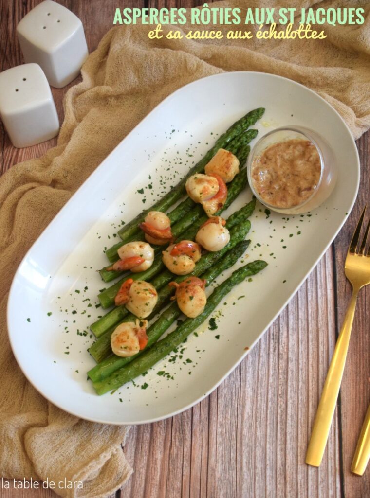 Asperges rôties aux Saint-Jacques accompagnées d’une sauce aux échalotes en cuisine française