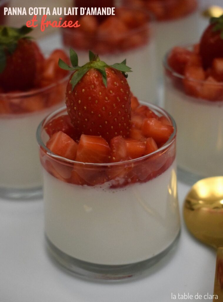 Panna cotta au lait d’amande et fraises : une recette sans lactose en plein essor.
