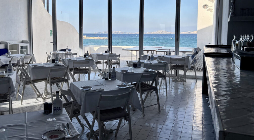 Le restaurant le Santorin à Pointe-Rouge opère sans autorisation d’exploitation.