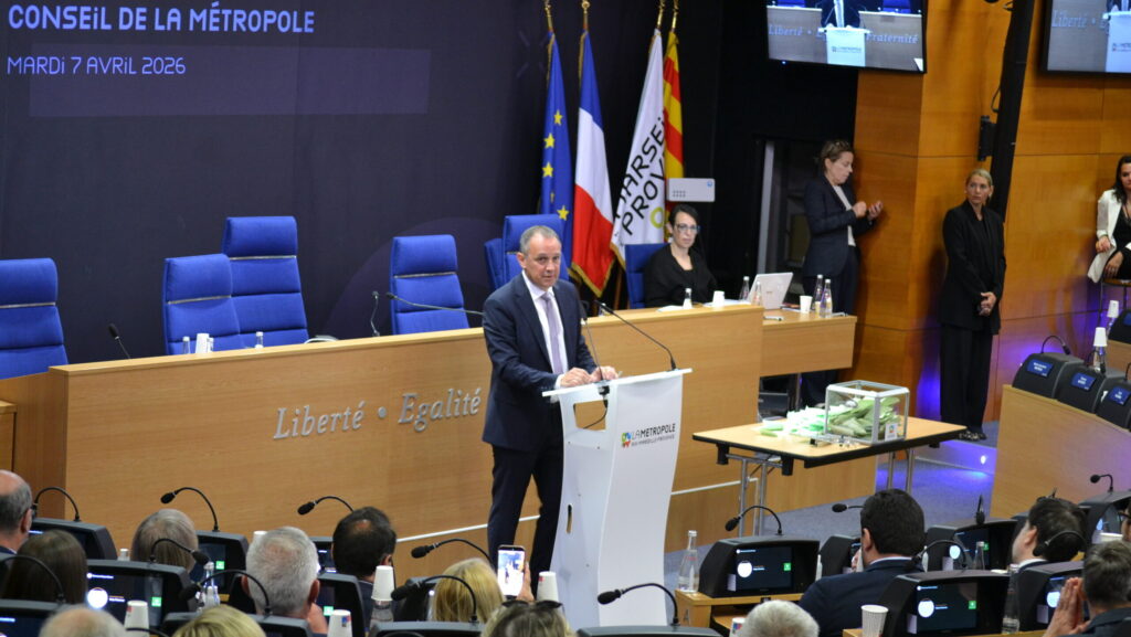 La métropole confrontée à des tensions budgétaires et des fractures sociales potentielles.