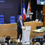 La métropole confrontée à des tensions budgétaires et des fractures sociales potentielles.