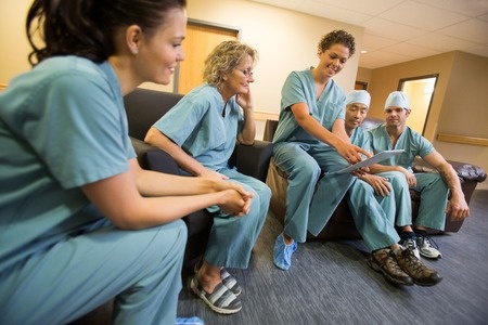L’Ordre des infirmiers approuve la publication des arrêtés essentiels pour la profession.