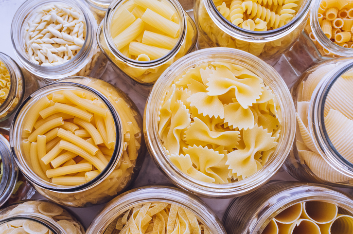 Les chefs étoilés redéfinissent les pâtes avec des techniques culinaires innovantes.