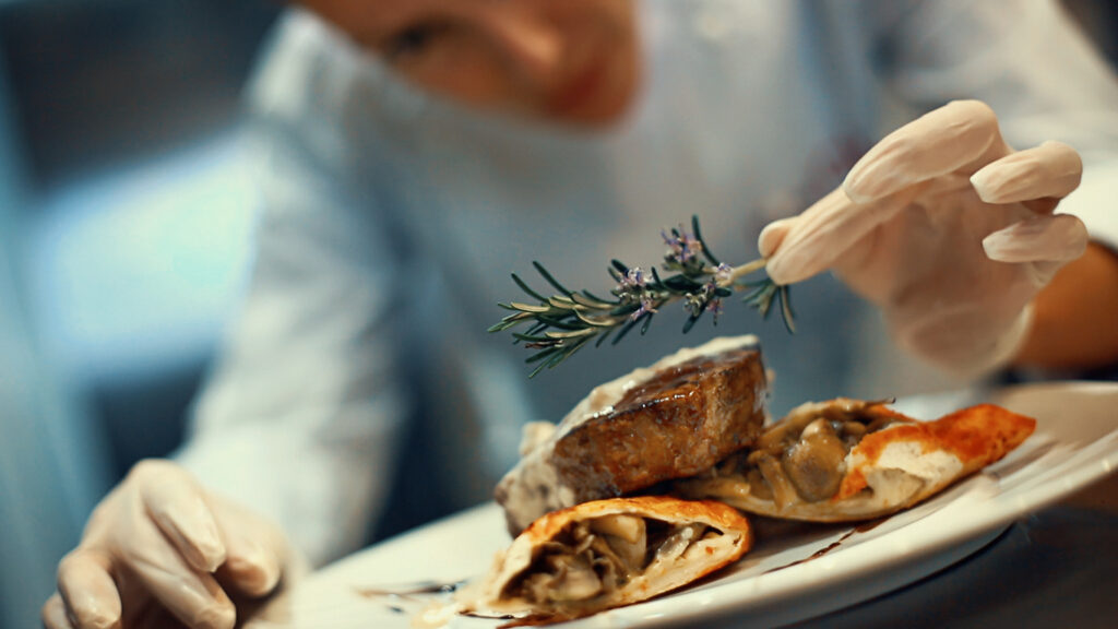 Soutien à la restauration : initiatives des collectivités locales face à la crise économique