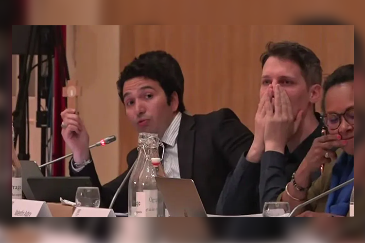Laïcité à Ivry-sur-Seine : tensions autour d’une prière publique avec crucifix et voile.