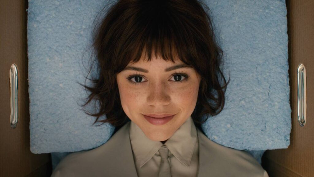 Jenna Ortega incarne un robot dans la bande-annonce de « Klara and the Sun » de Taika Waititi.
