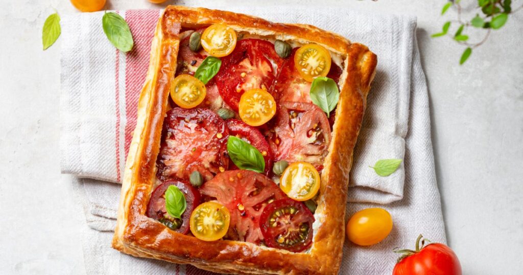Recette de la tarte aux poivrons, tomates et basilic par Joël Robuchon à découvrir.