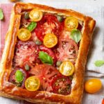 Recette de la tarte aux poivrons, tomates et basilic par Joël Robuchon à découvrir.
