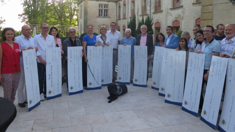 Le Lions Club de Salon-de-Provence attribue 13 000 € à 15 associations locales.