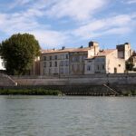 Centre-ville d&rsquo;Arles : commerces en berne et marché locatif tendu face à un avenir incertain.
