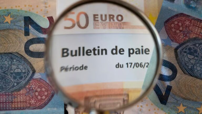 Le CAE demande une révision de la stratégie emploi pour les jeunes face aux bas salaires.
