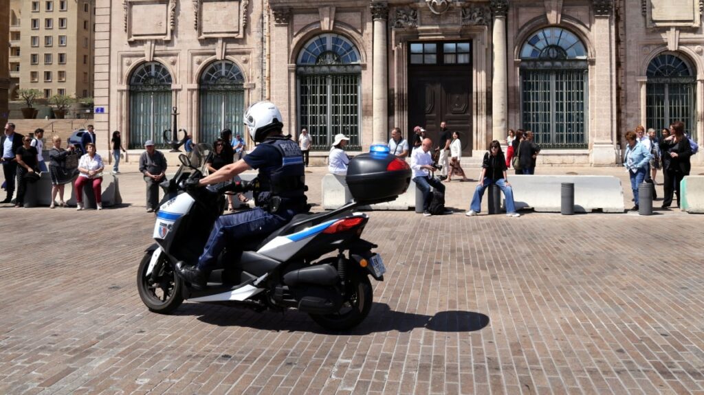 Quatre femmes déguisées en touristes volent des visiteurs étrangers à Marseille