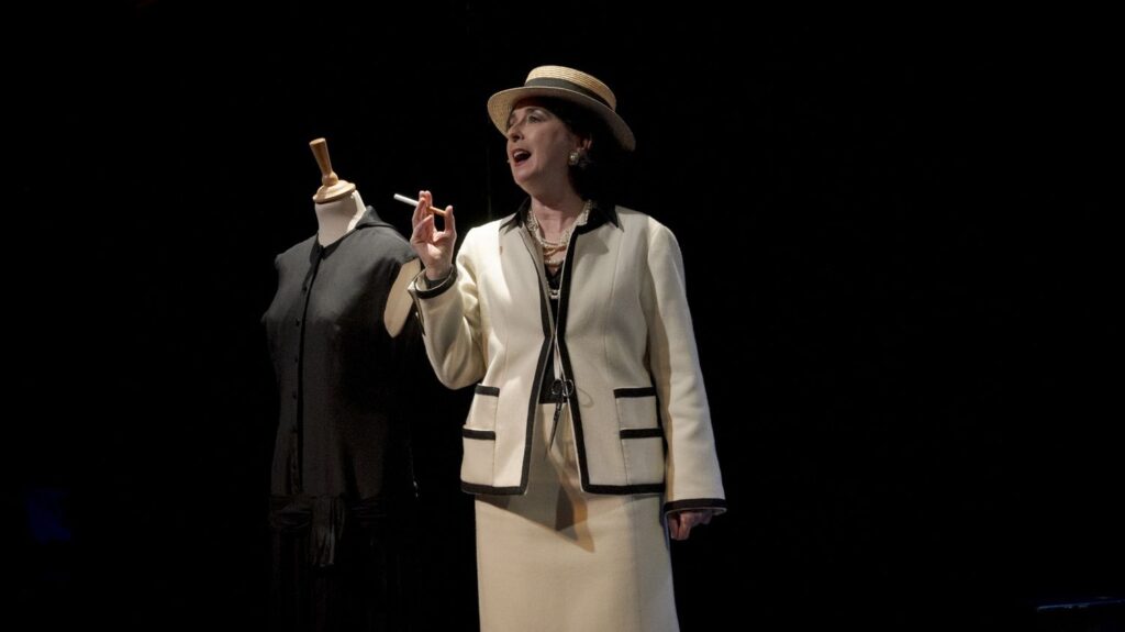 Sophie Jolis présente « Je suis chez moi dans un théâtre » au théâtre, un questionnaire de Proust.