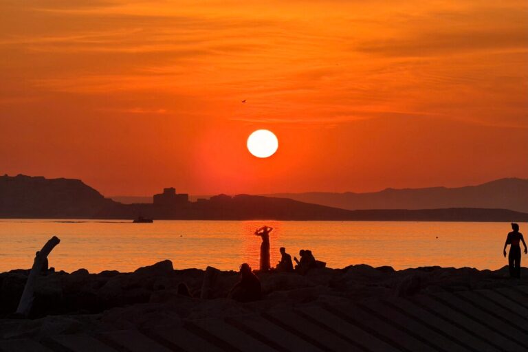 Couchers de soleil à Marseille : sélection des meilleurs spots de Frioul à Callelongue