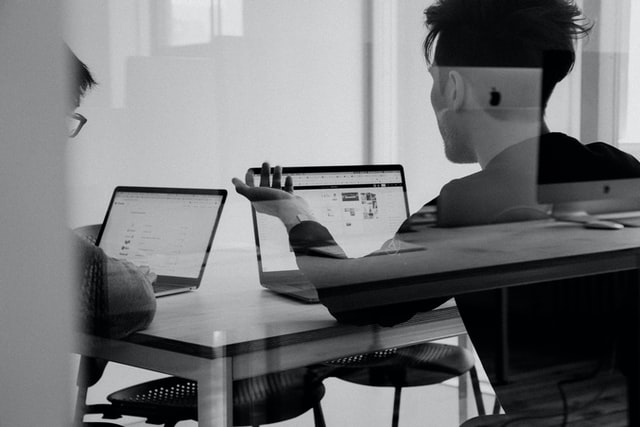 Managers en France évitent de trancher, entraînant des coûts cachés pour les entreprises.