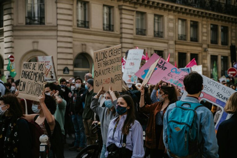 Sainte-Soline : la justice rappelle à l’État ses obligations envers les libertés associatives