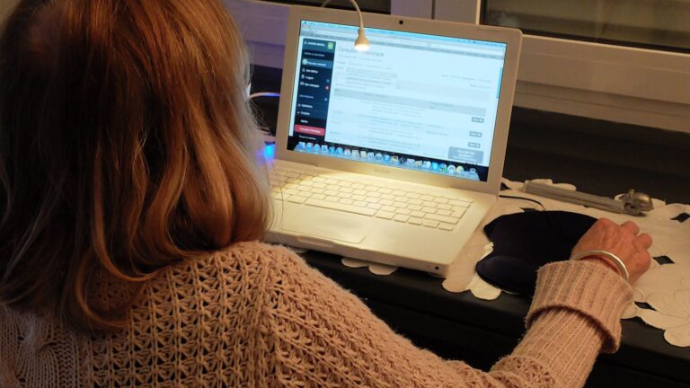 Précarité féminine chez les plus de 60 ans : alerte de la Fondation des femmes en France