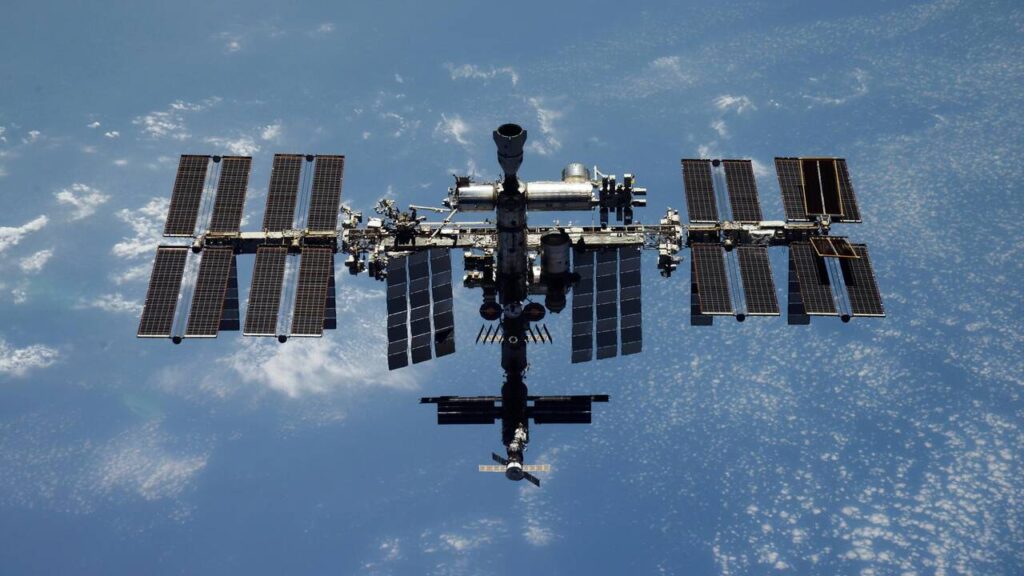 Réparations en cours à l’ISS, les astronautes de la NASA mis à l’abri temporairement.