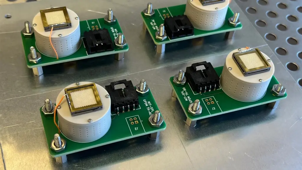 MIT développe un moteur de vaisseau spatial capable d’envoyer des satellites miniatures vers Mars.