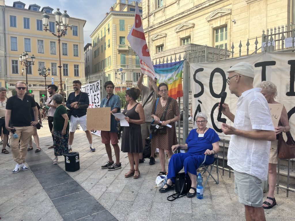 Affaire Legay : rassemblement du collectif niçois devant le Palais de Justice