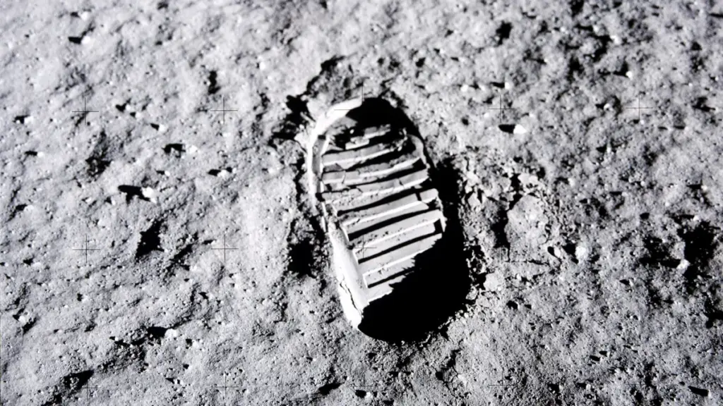 Un astrophysicien d’Oxford propose d’explorer la poussière lunaire pour détecter des civilisations extraterrestres.