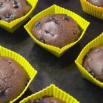Recette de muffins au chocolat et myrtilles : une option saine pour le petit déjeuner
