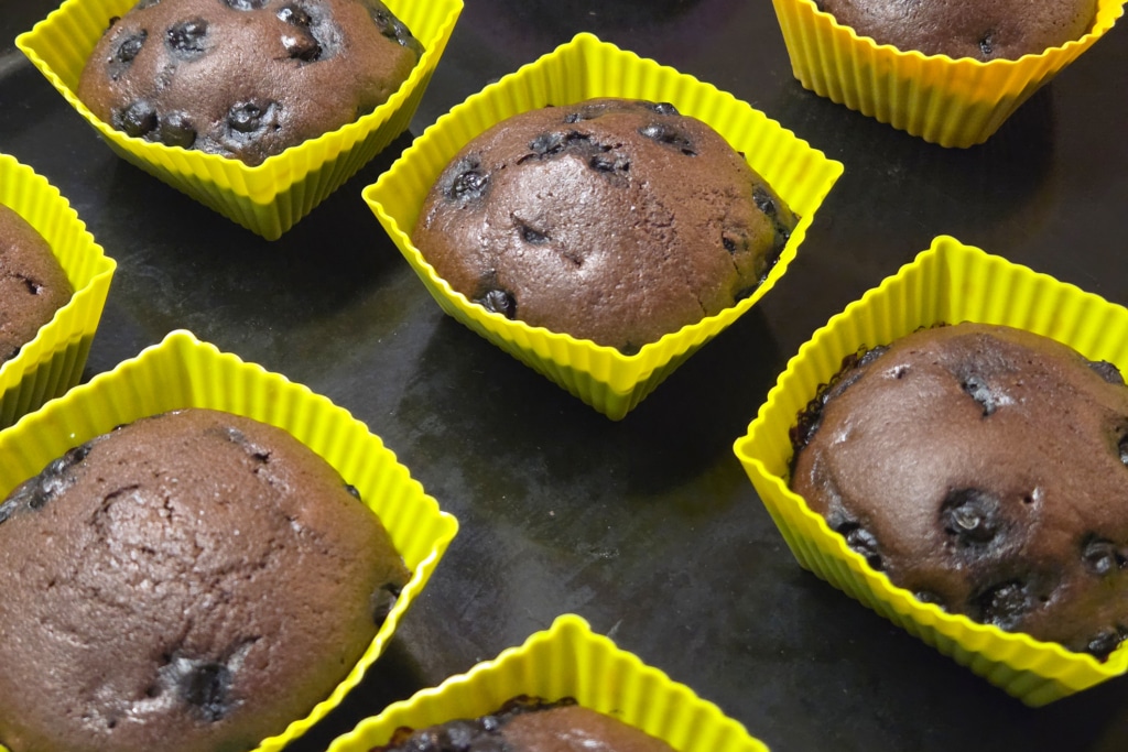 Recette de muffins au chocolat et myrtilles : une option saine pour le petit déjeuner