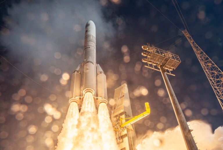 Ariane 6 suscite des tensions en raison de retards dans le programme spatial européen.