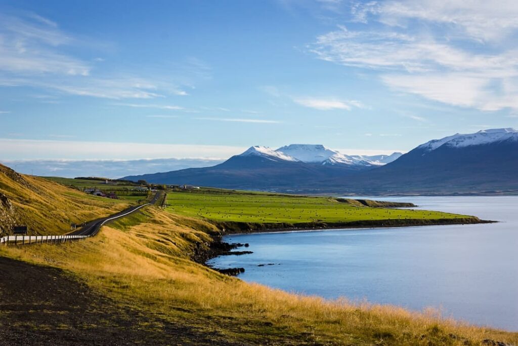 Road trip en Islande : itinéraire estival depuis Nice pour explorer le pays nordique.