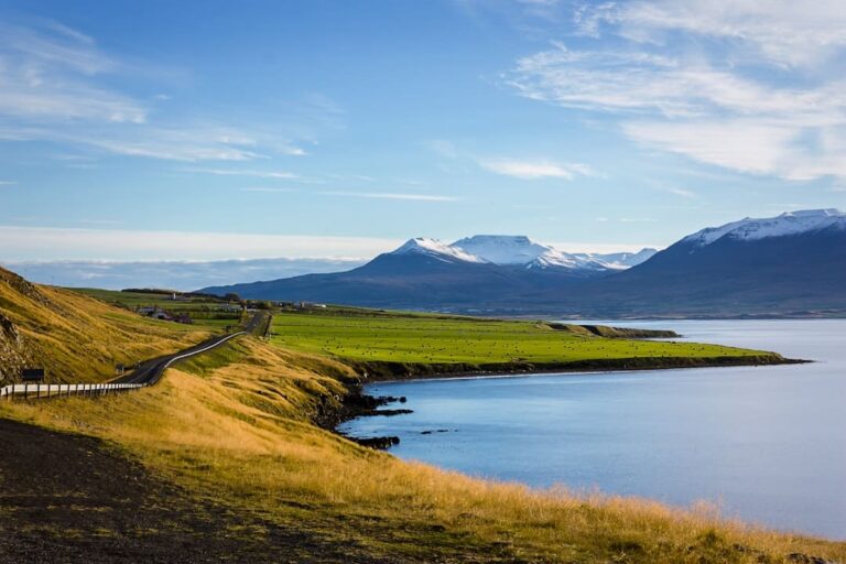 Road trip en Islande : itinéraire estival depuis Nice pour explorer le pays nordique.