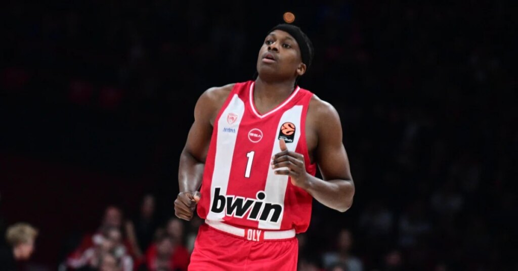 Ntilikina quitte l’Olympiakos, un départ marquant pour l’équipe grecque de basket.