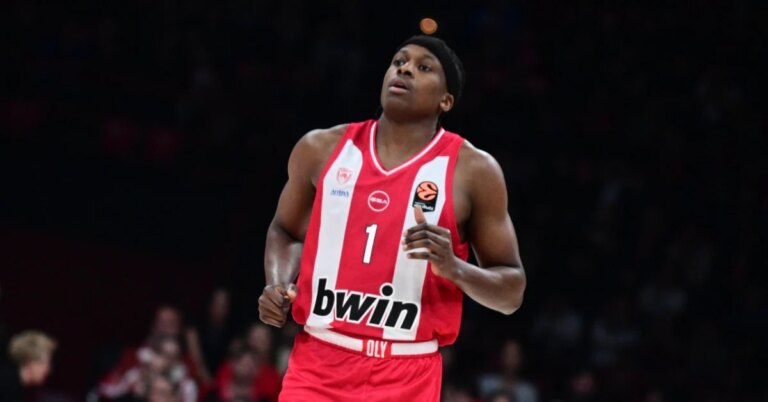 Ntilikina quitte l’Olympiakos, un départ marquant pour l’équipe grecque de basket.