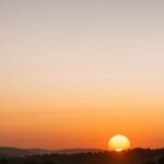 Le Soleil se couche plus tôt que prévu le 21 juin, selon des astronomes.