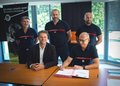 Orange renforce son soutien aux sapeurs-pompiers volontaires dans les Alpes-Maritimes.