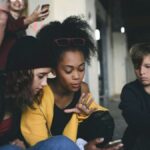 L’interdiction des réseaux sociaux en Australie échoue, mais les jeunes continuent d’utiliser ces plateformes.