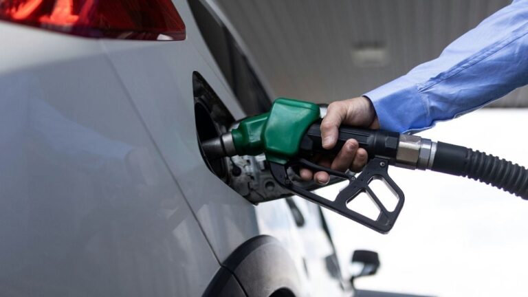 La Russie contrainte de vendre du carburant de mauvaise qualité suite aux frappes ukrainiennes.