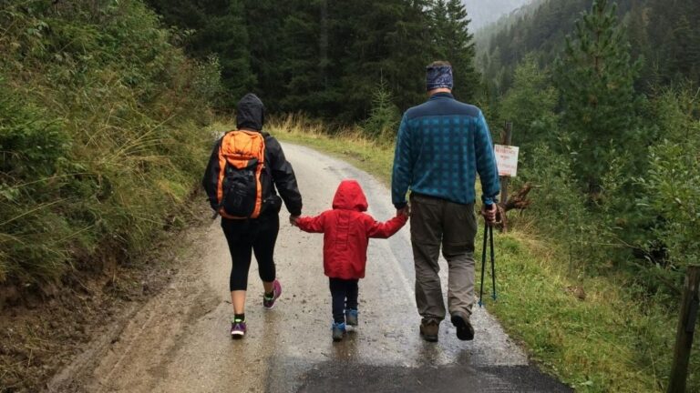 Devenir parent modifie le cerveau, même en cas d’adoption, selon des chercheurs.