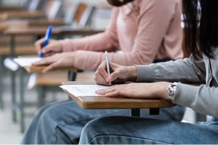 Bac et brevet : conseils d’orthographe pour réduire les fautes d’écriture en France
