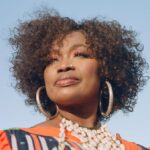 Oumou Sangaré se produit au Charlie Jazz Festival à Vitrolles après Aya Nakamura au Stade de France.