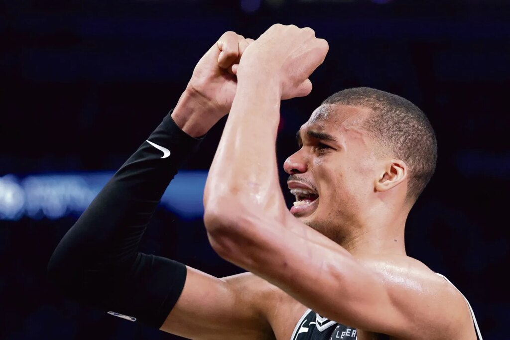 Victor Wembanyama réalise une performance décisive et qualifie les Spurs pour la finale NBA.