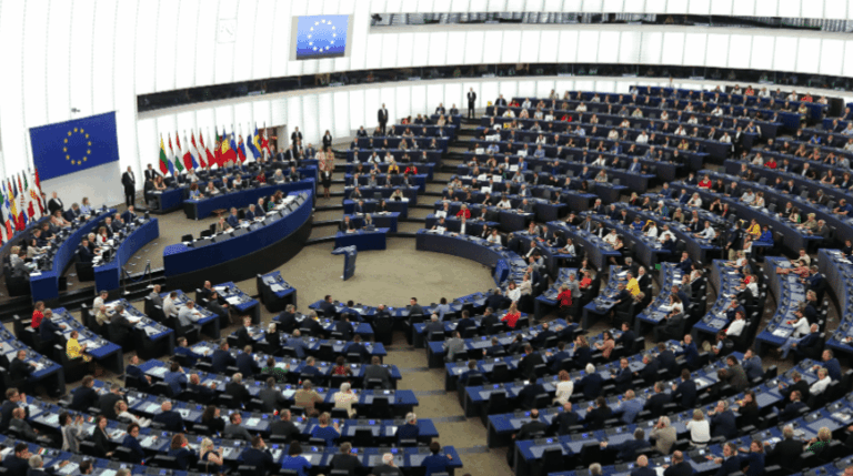 L’État profond en France : tensions croissantes sur les politiques de sécurité nationale.