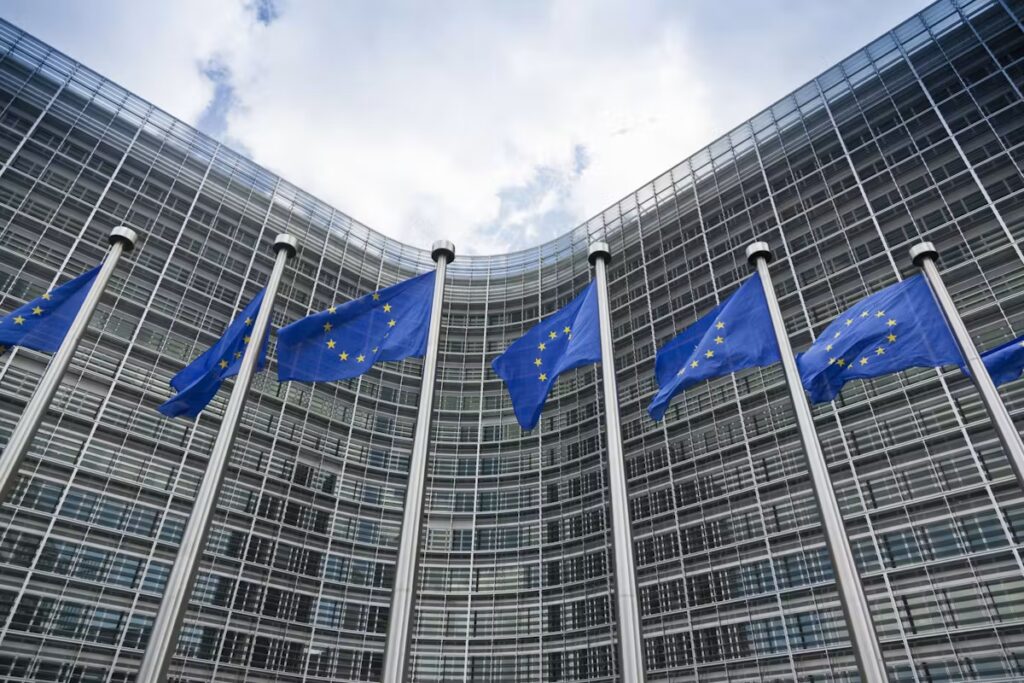 Frontex accusé d’idéaliser les expulsions d’enfants dans son guide sur le retour.