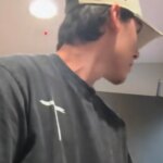 Un père conduit ses filles aux toilettes des femmes, un homme l’aggresse et soulève des tensions.