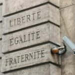 Titre de séjour longue durée et naturalisation : obstacles administratifs en France.