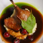 Cuisses de canard confites : un plat traditionnel prisé dans la gastronomie française.