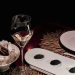 Accords vins et caviar : recommandations des sommeliers pour une dégustation réussie