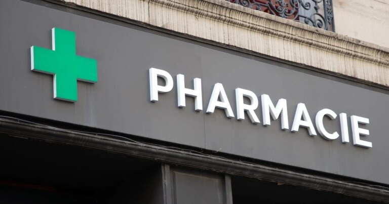 Sérum français anti-rides à +20 % de collagène disponible en pharmacie pour la ménopause.